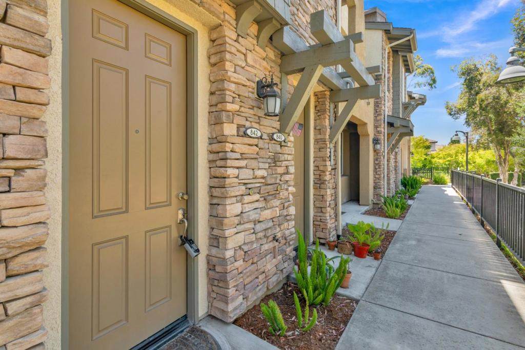 842 Tarragon Lane - Photo 1