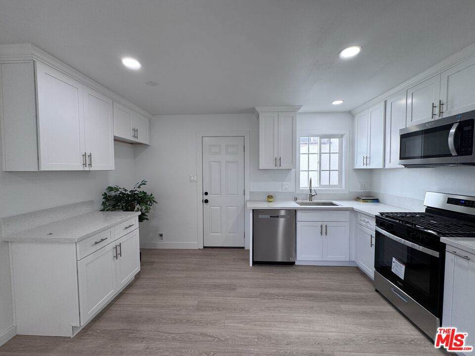 618 6th Street - Photo 1