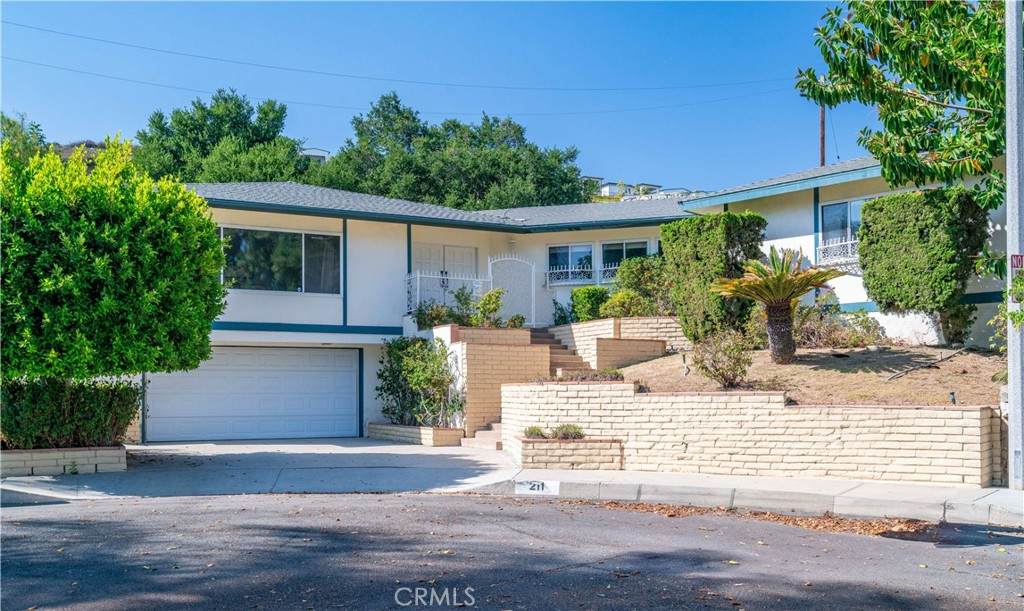 211 Peacock Lane - Photo 1