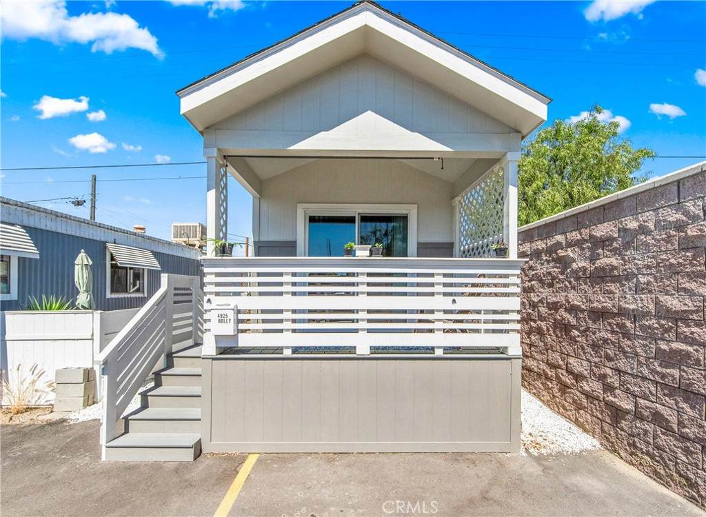 4925 Holly - Photo 1