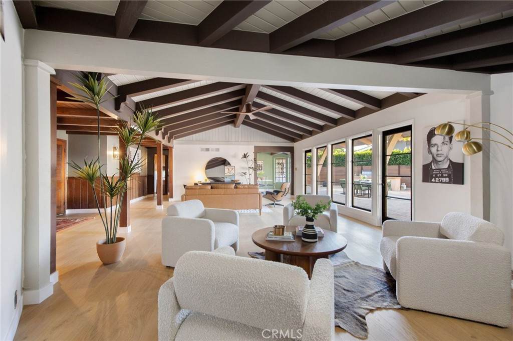 1430 La Perla Ave - Photo 1