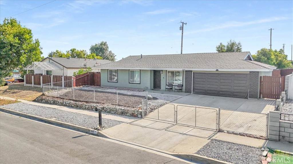 806 Sandalwood Avenue - Photo 1