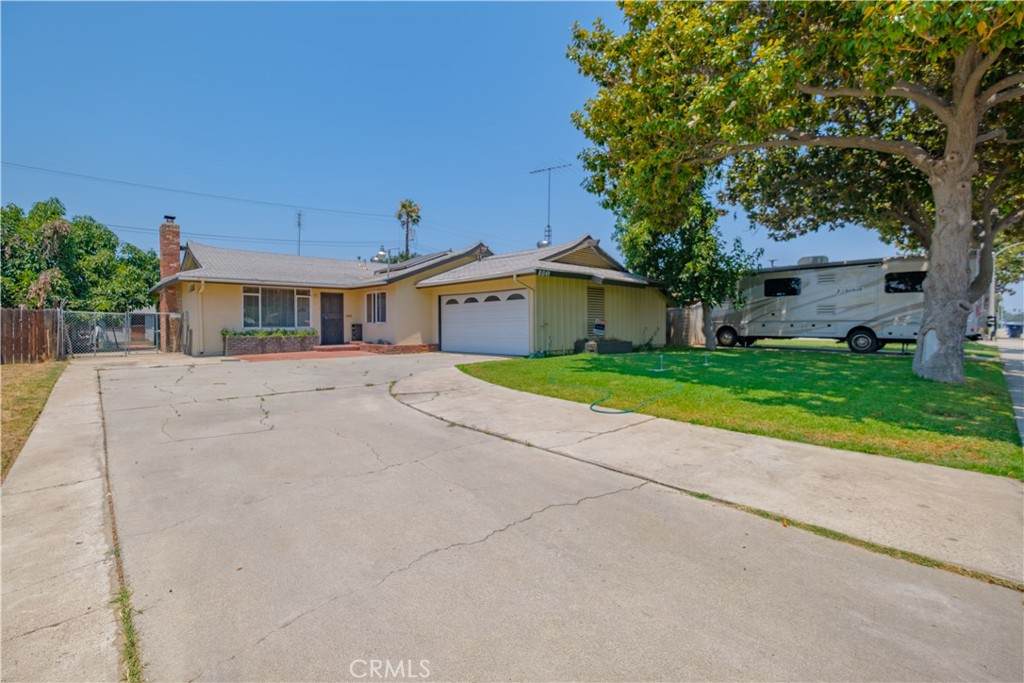 8841 California Ave - Photo 1