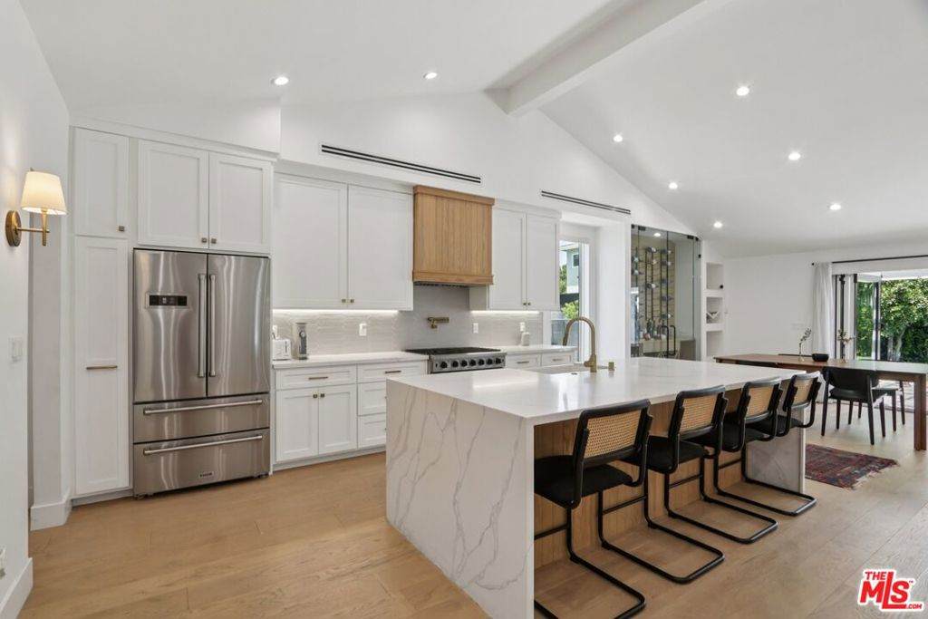 13117 Magnolia Boulevard - Photo 1