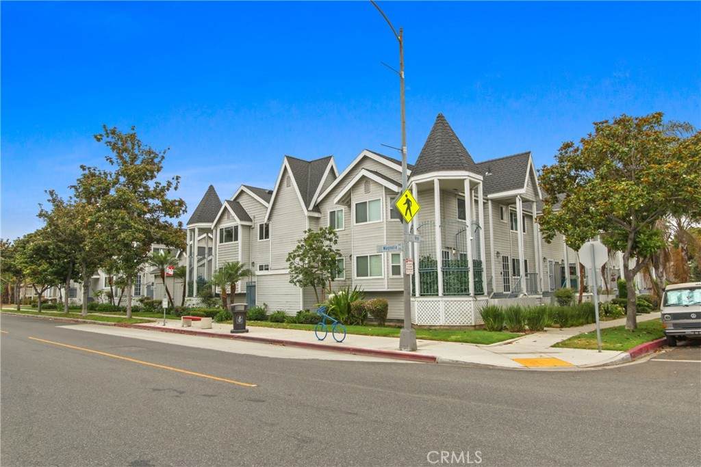 869 Magnolia Avenue - Photo 1