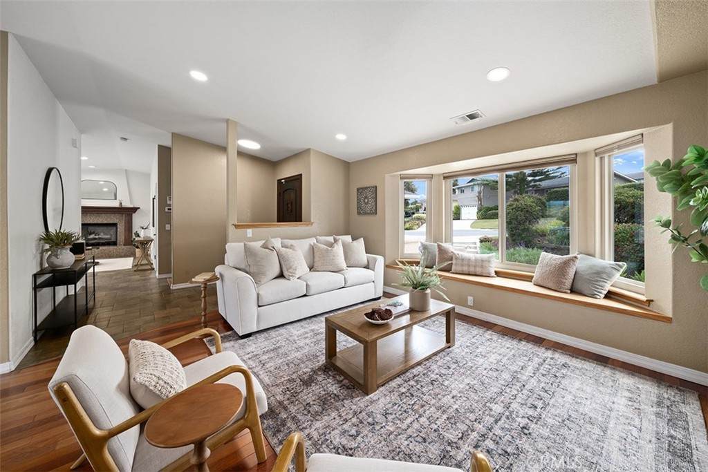 328 Valley View Drive - Photo 1