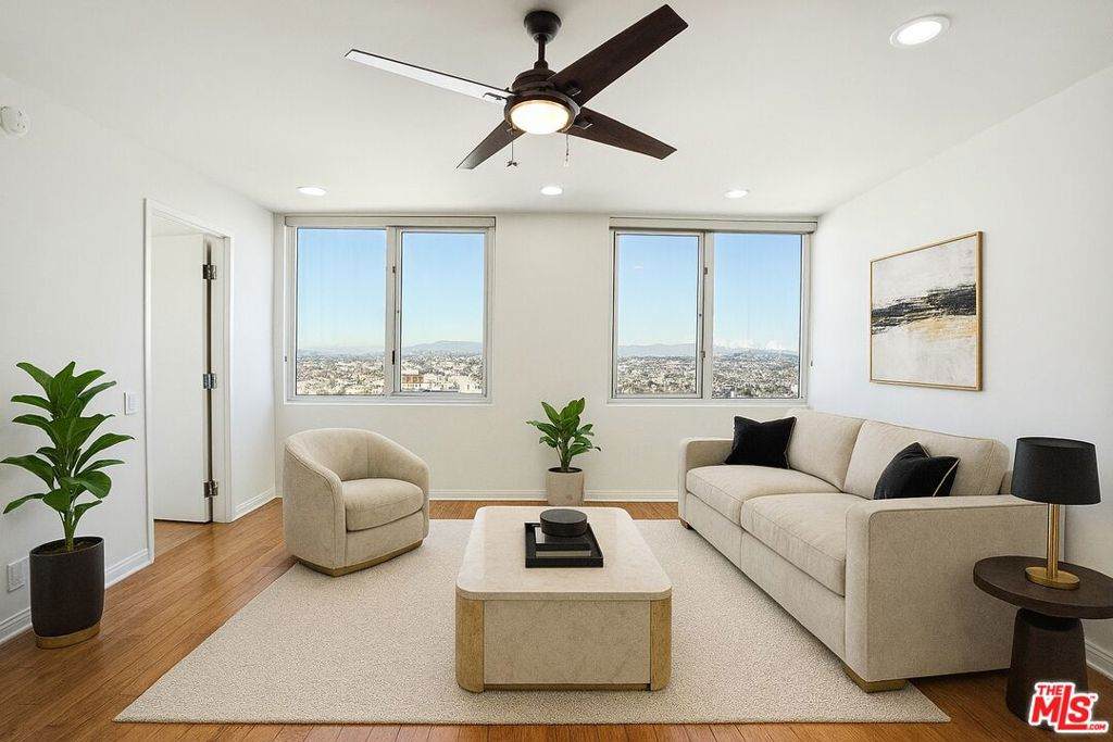 525 Seaside Way - Photo 1
