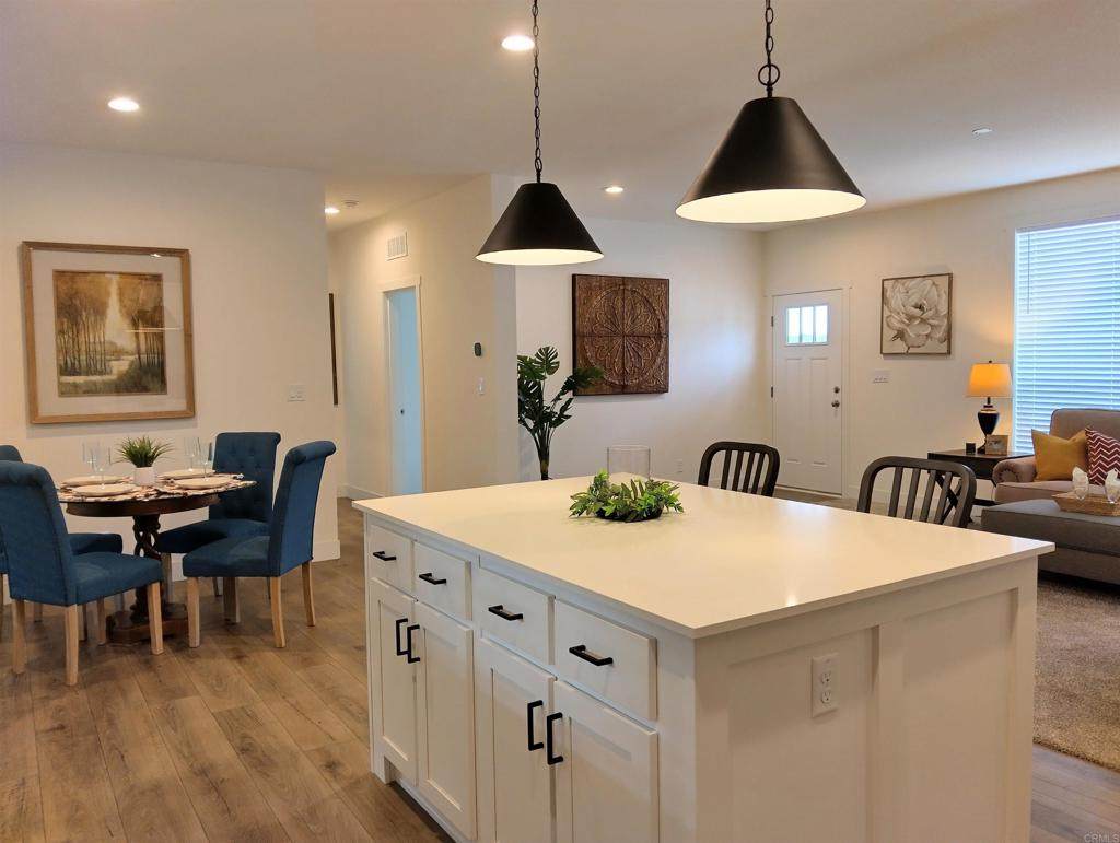 718 Sycamore Avenue - Photo 1