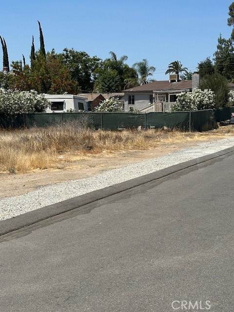 305 Line Street - Photo 1