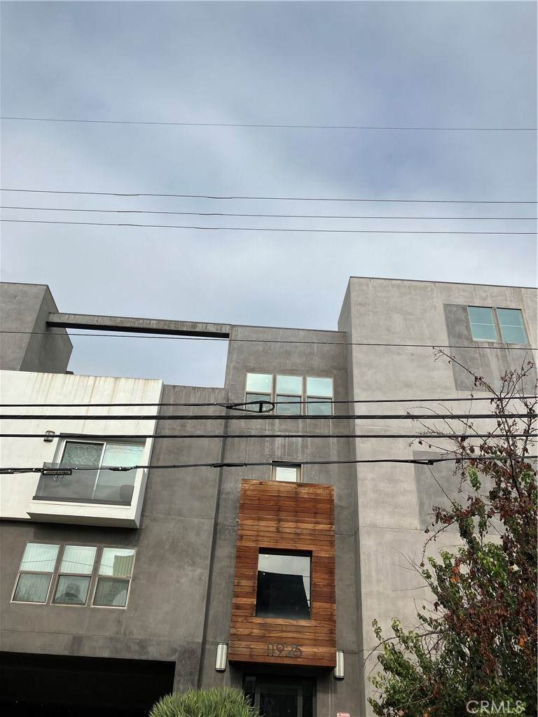 11925 Kling Street - Photo 1