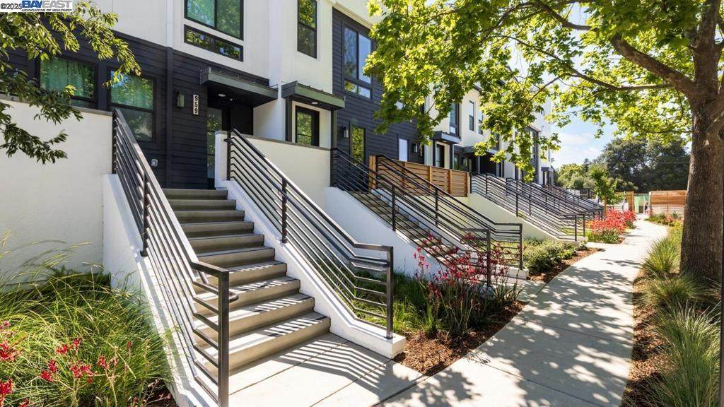 982 Harcot Court - Photo 1