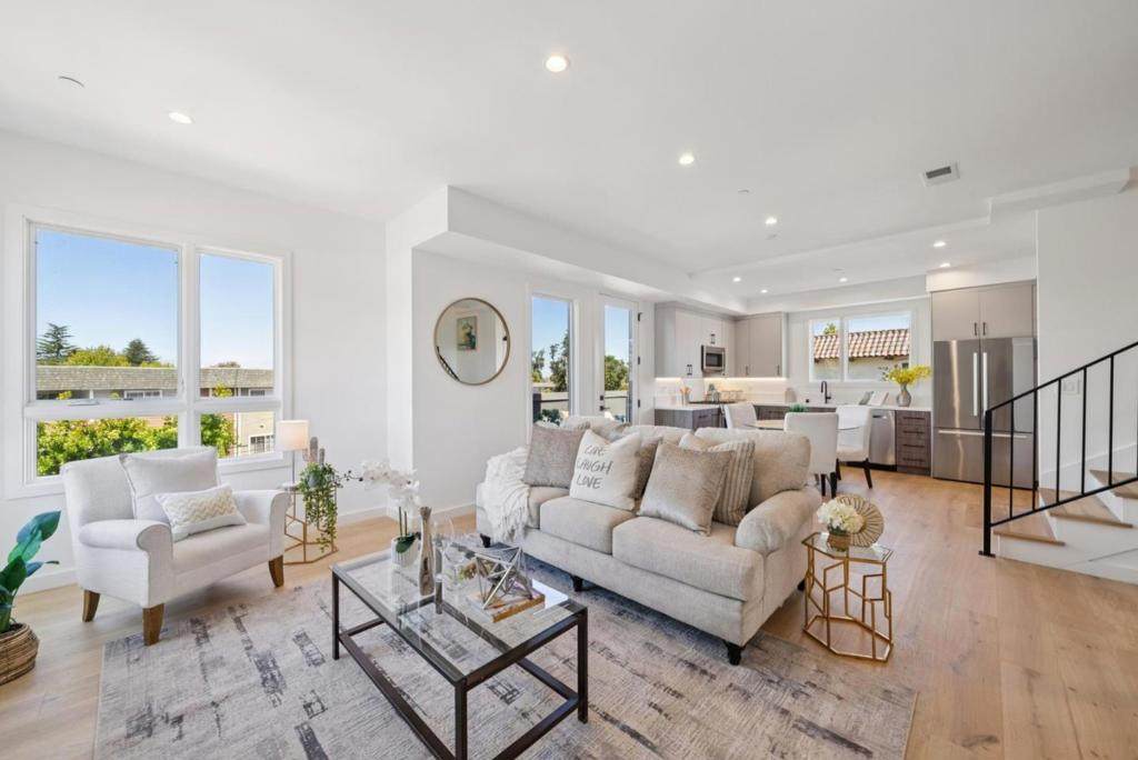 1433 Floribunda Avenue - Photo 1