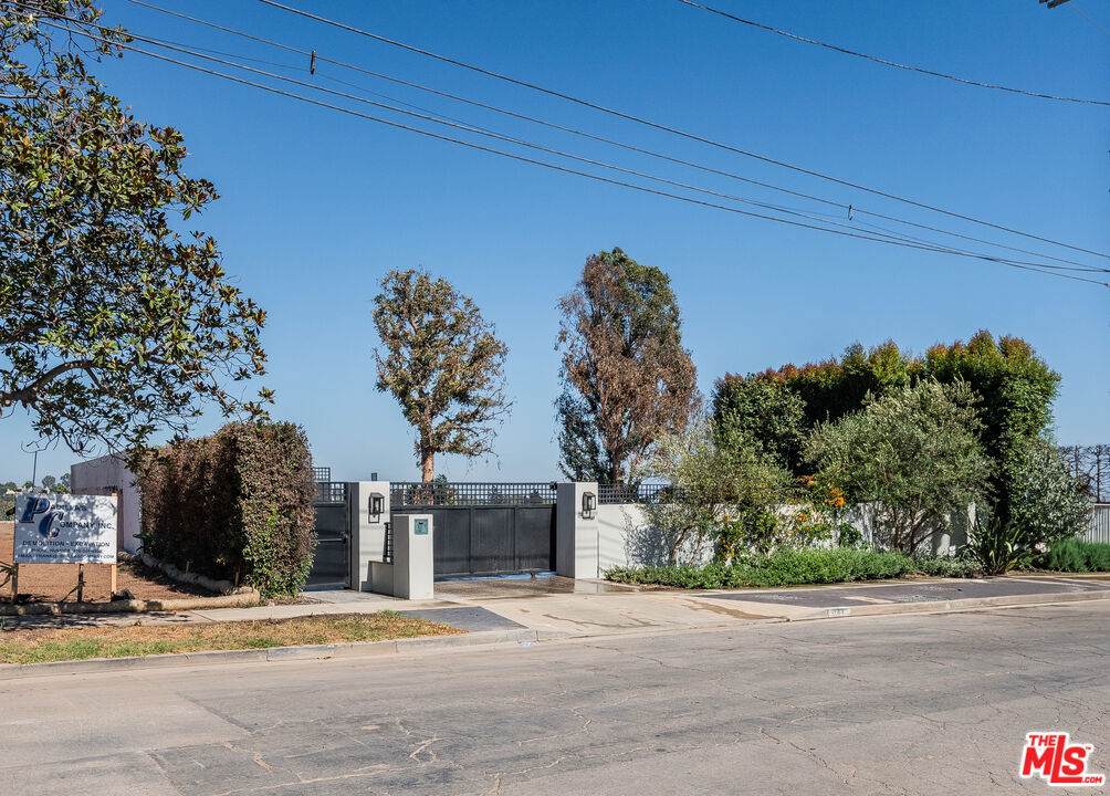 1144 Chautauqua Boulevard - Photo 1