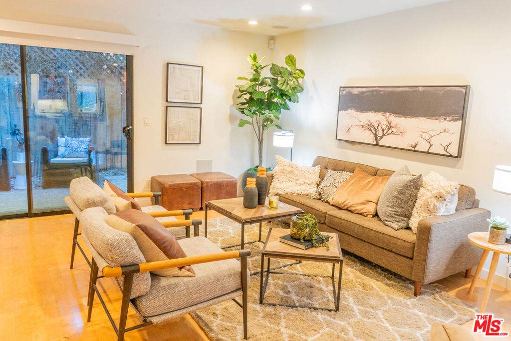 880 Hilldale Avenue - Photo 1