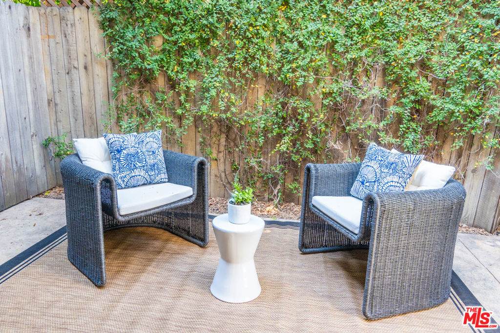 880 Hilldale Avenue - Photo 1