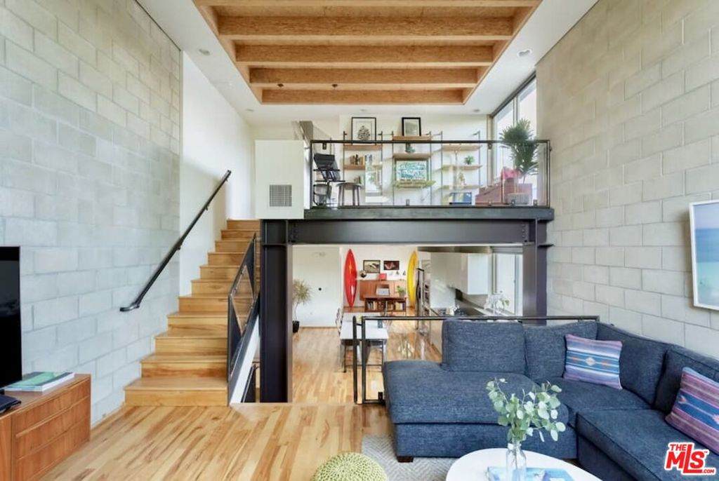 530 Larchmont Boulevard - Photo 1