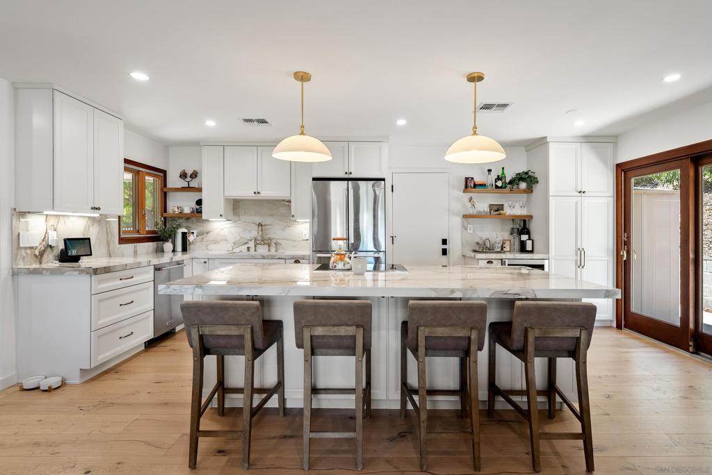 1714 Highland Park Dr - Photo 1