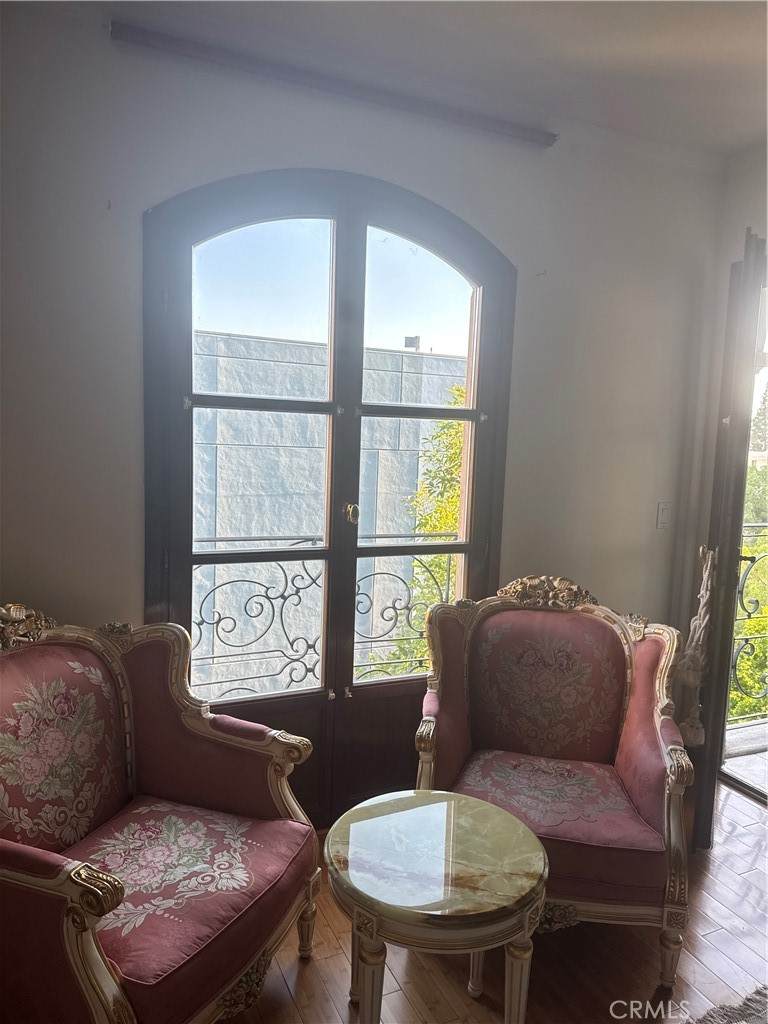 9233 Burton Way - Photo 1