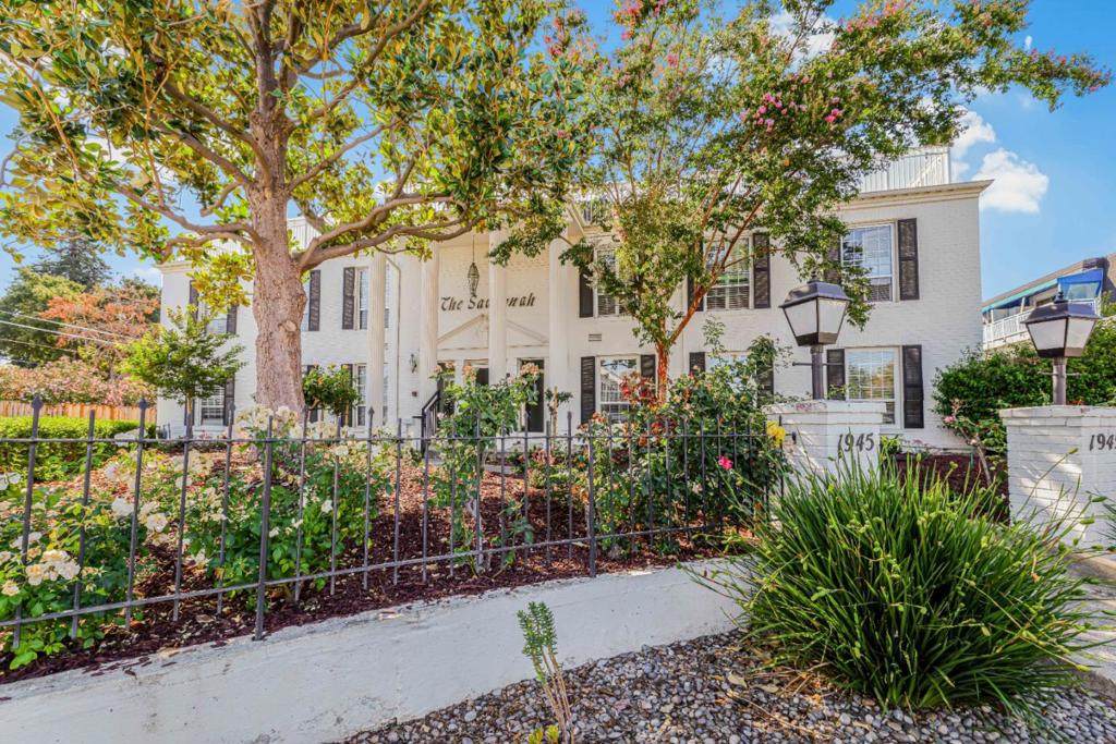 1945 Mount Vernon Court - Photo 1