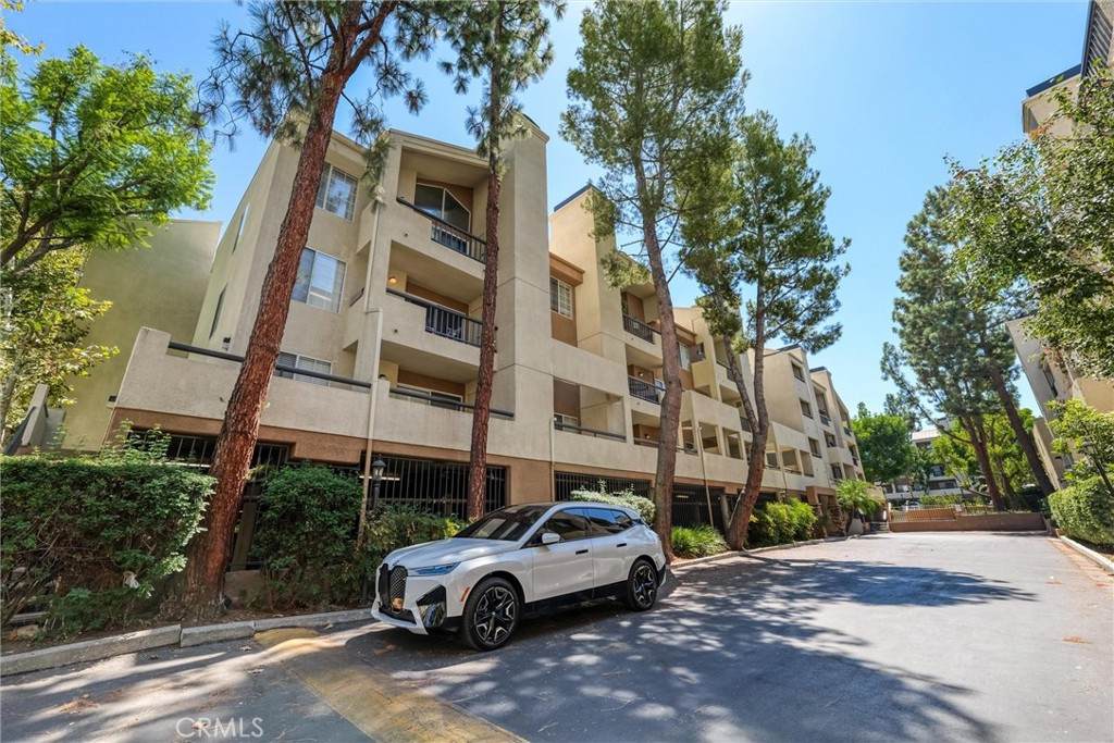 21450 Burbank Boulevard - Photo 1