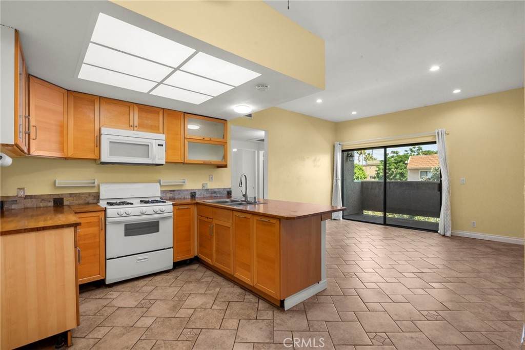 10943 Laurel Canyon Boulevard - Photo 1