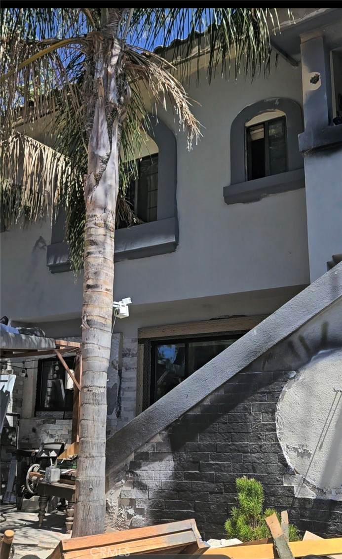 9928 Sunland Boulevard - Photo 1