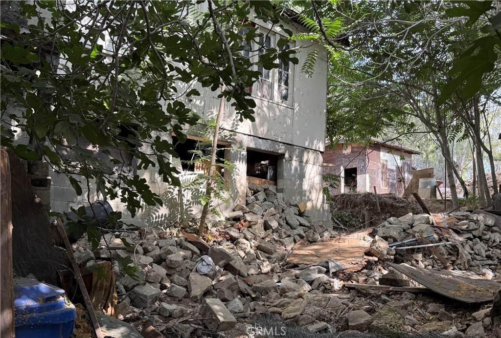 1024 Gage Avenue - Photo 1