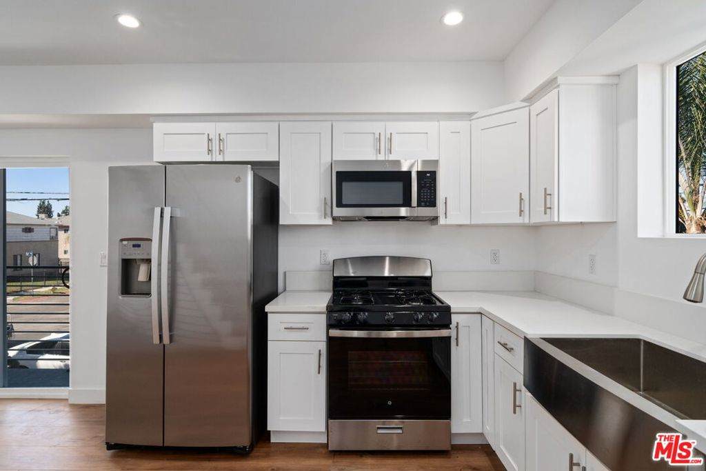 6338 Beck - Photo 1