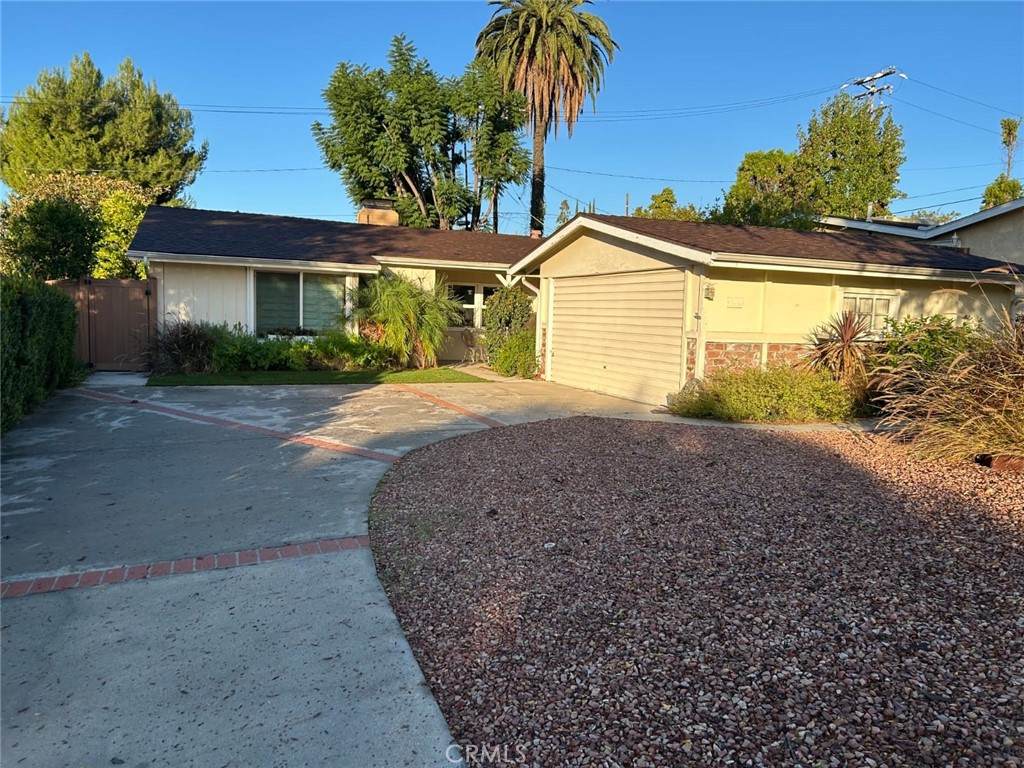 1215 Coronet - Photo 1