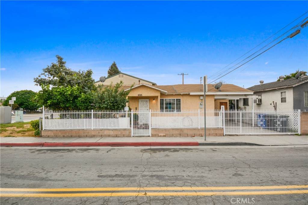 4616 Verona Street - Photo 1