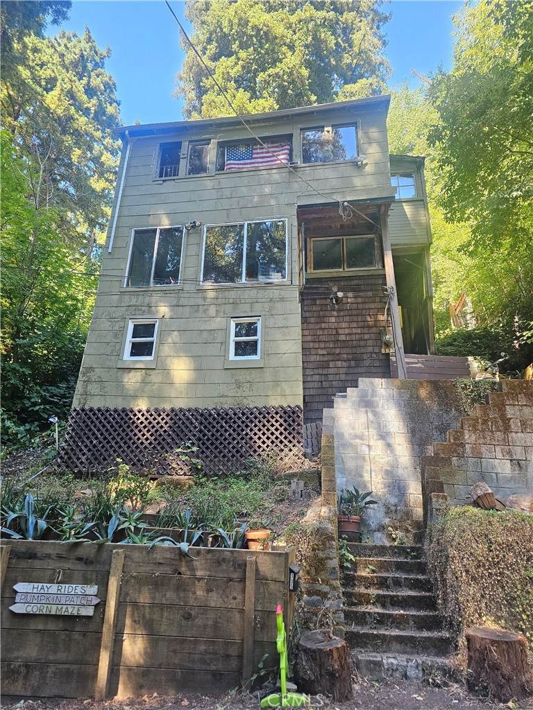 135 Redwood Avenue - Photo 1