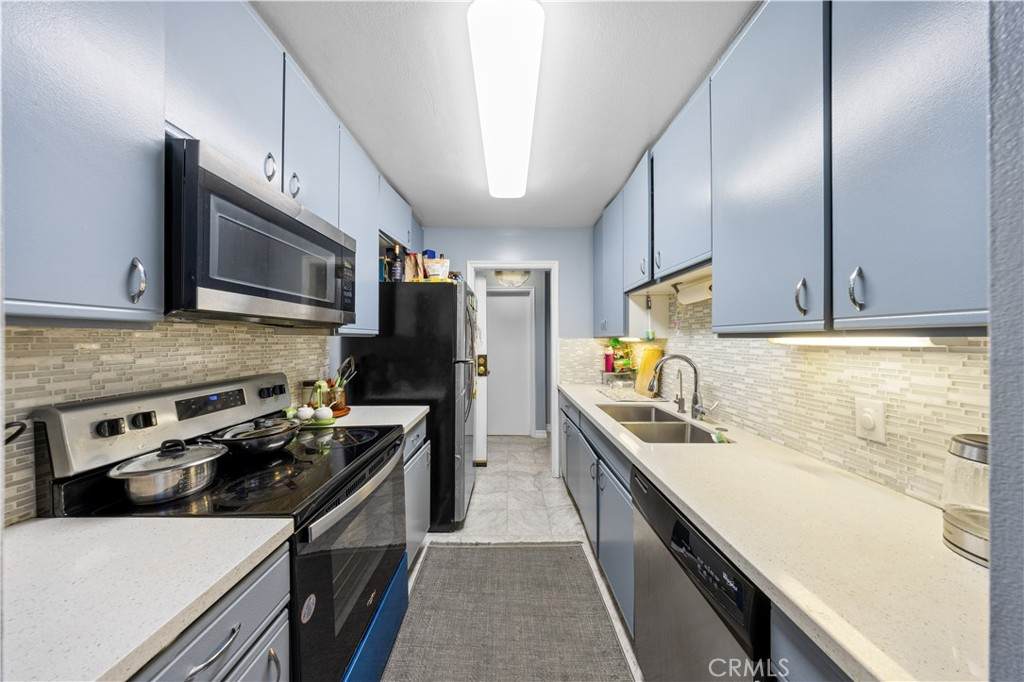 121 Sinclair Avenue - Photo 1