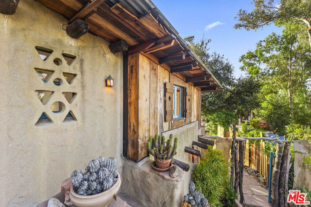 1403 Avon Park Ter - Photo 1