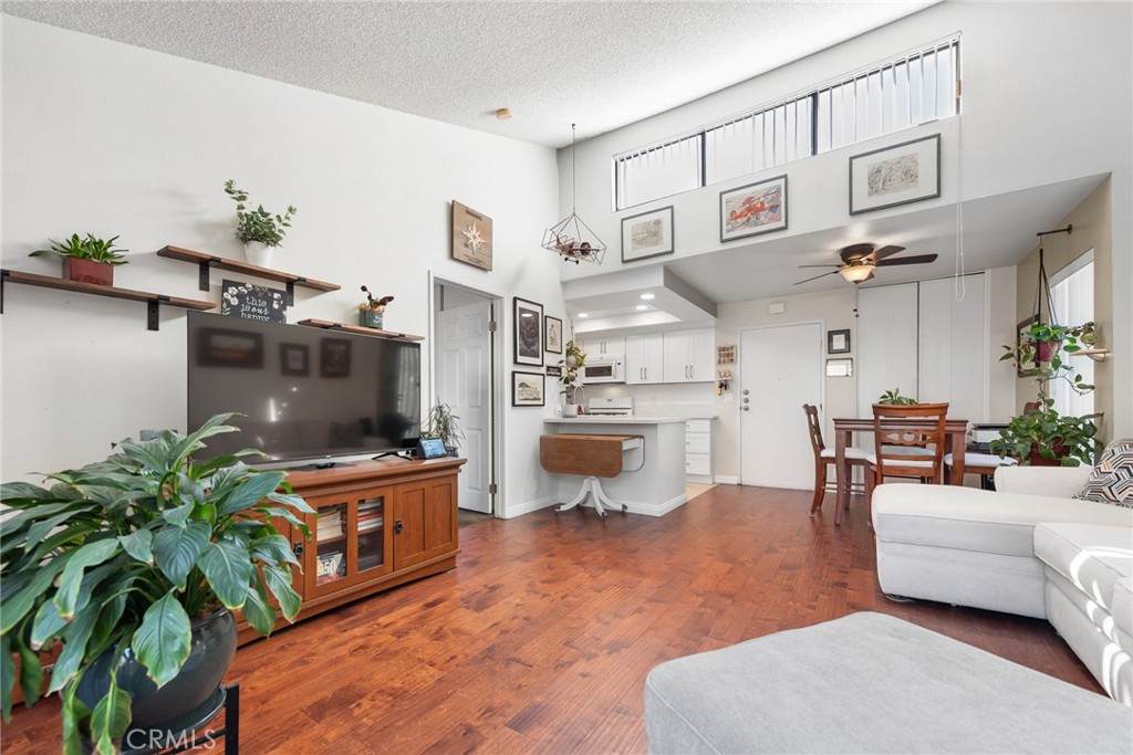 4760 Lakeview Avenue - Photo 1