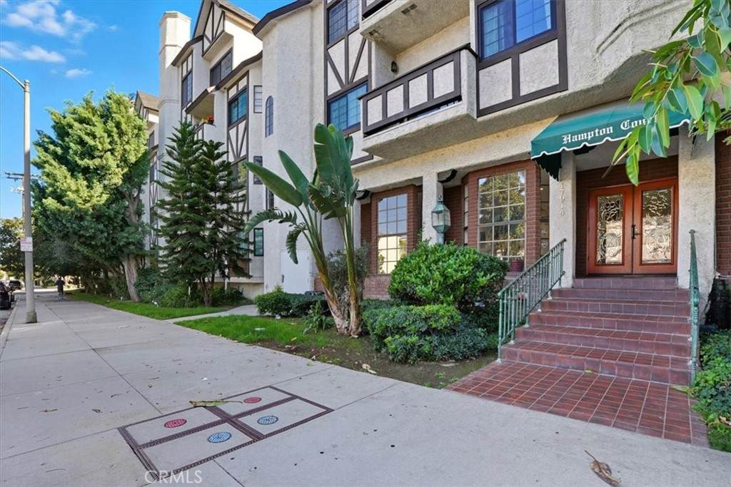 17914 Magnolia Boulevard - Photo 1