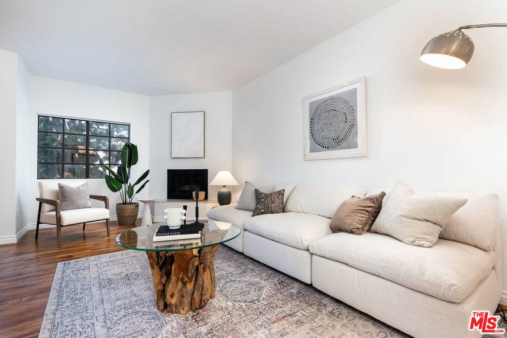 17914 Magnolia Boulevard - Photo 1