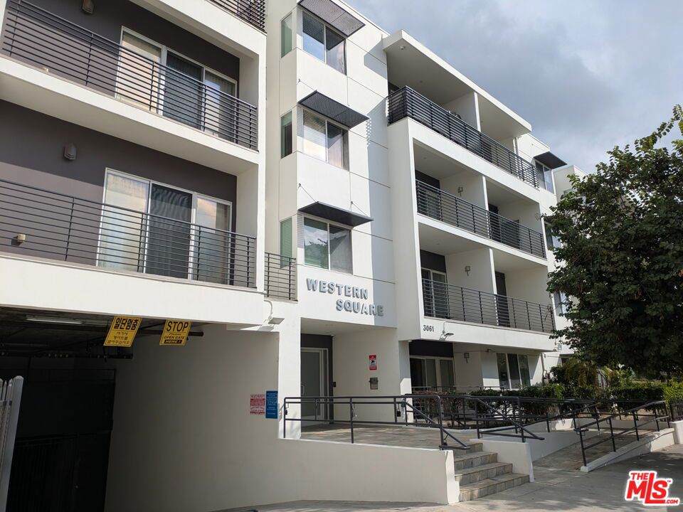 3061 12th Place - Photo 1