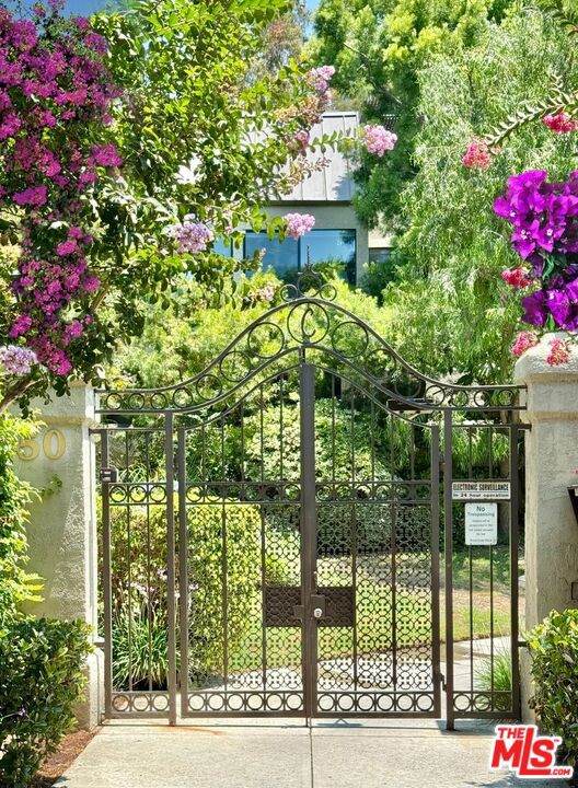 950 Kings Road - Photo 1