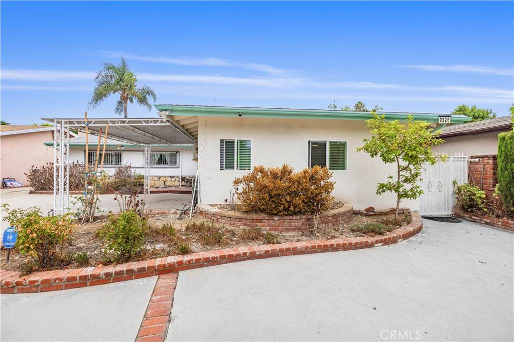 9224 9226 Gothic Avenue - Photo 1