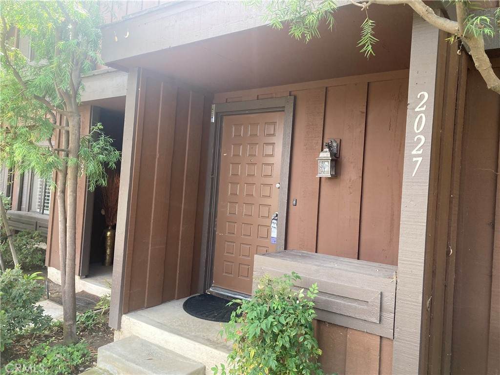 2027 Stonewood Ct - Photo 1