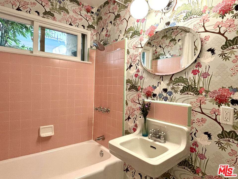 1325 Washington Avenue - Photo 1