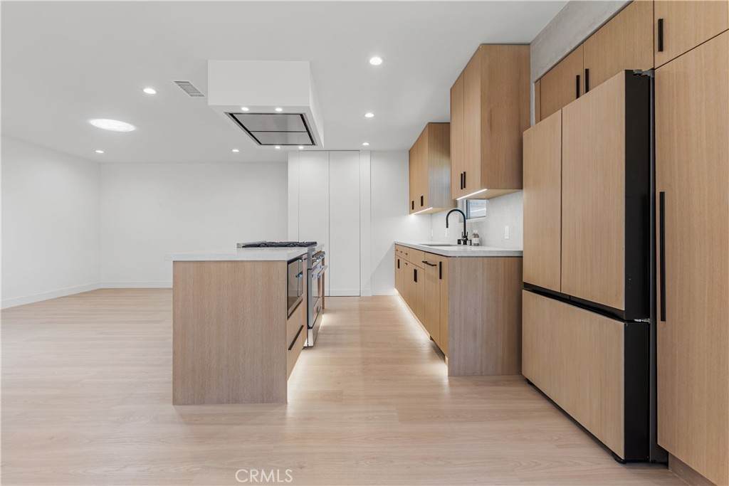 18848 Collins - Photo 1