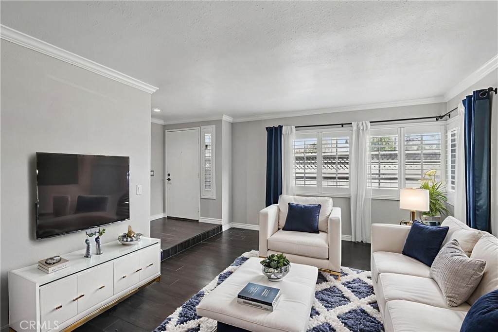 860 Encino Place - Photo 1