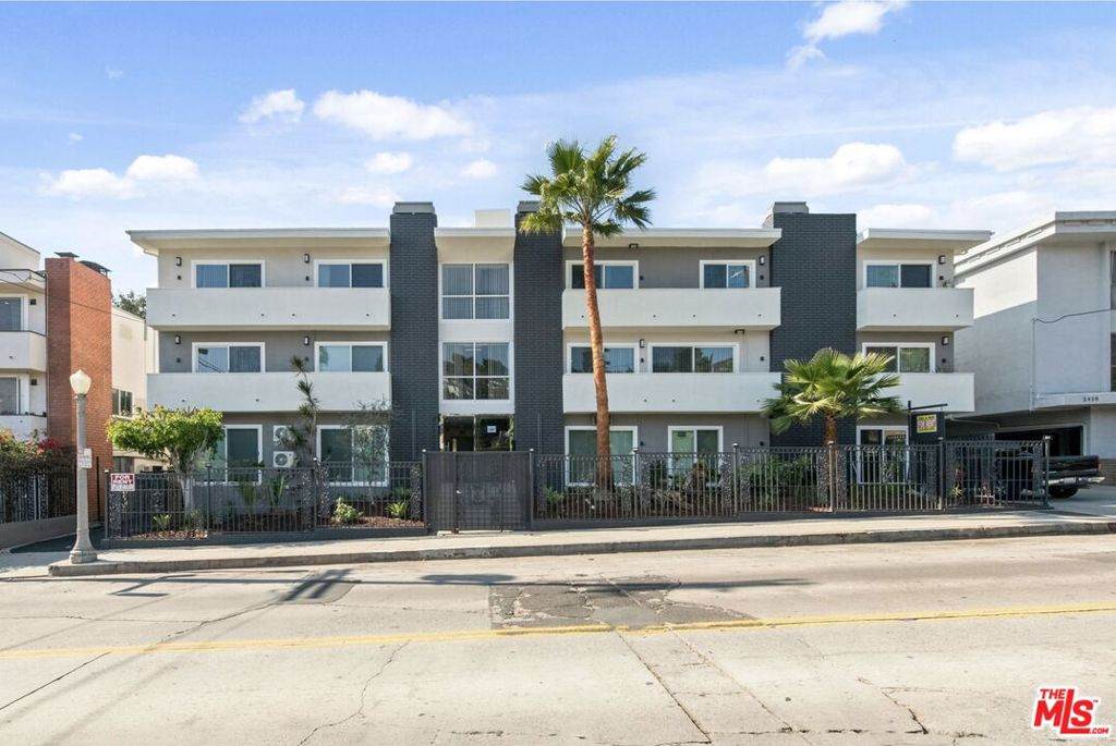 2449 Beachwood Drive - Photo 1