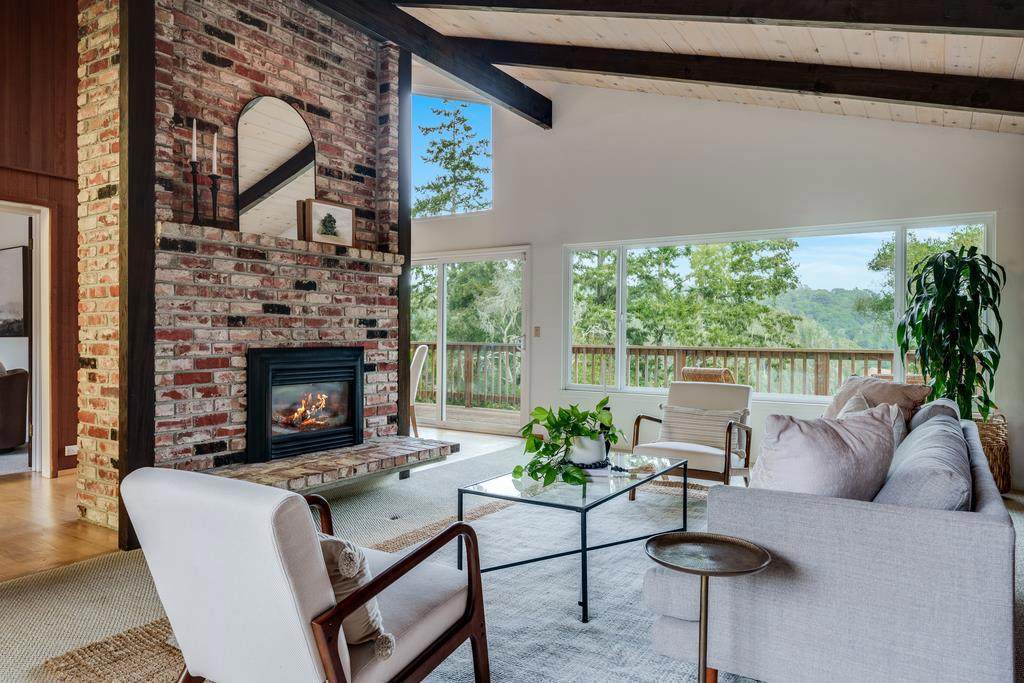 250 Carol Way - Photo 1