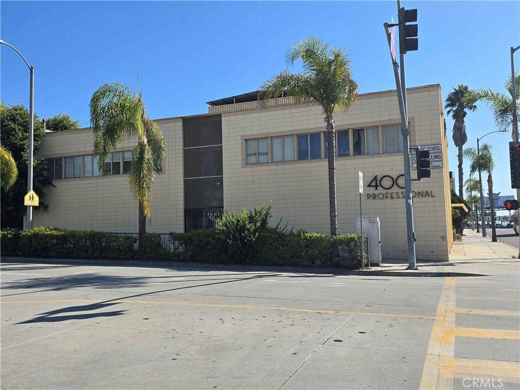 400 La Brea - Photo 1