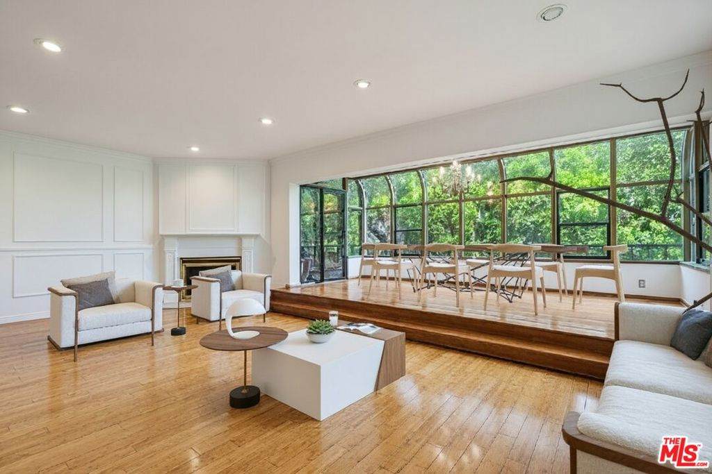 1124 Kings Road - Photo 1