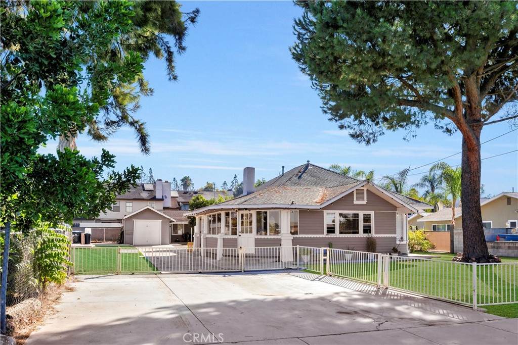 1007 Magnolia Avenue - Photo 1