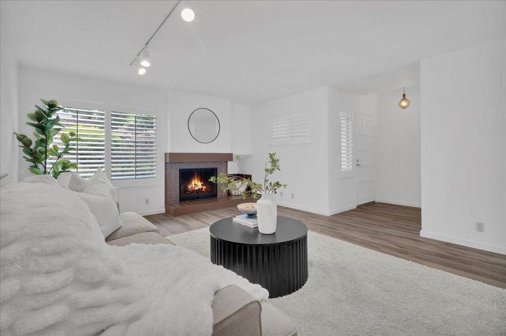 605 Acorn Court - Photo 1