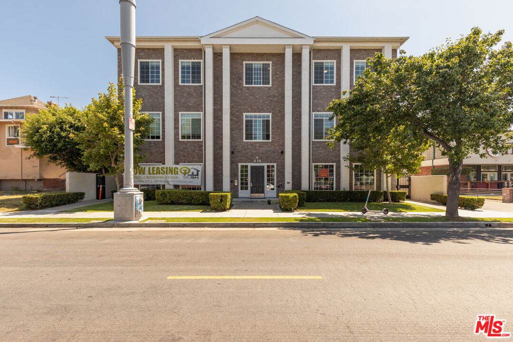 630 28th Street - Photo 1